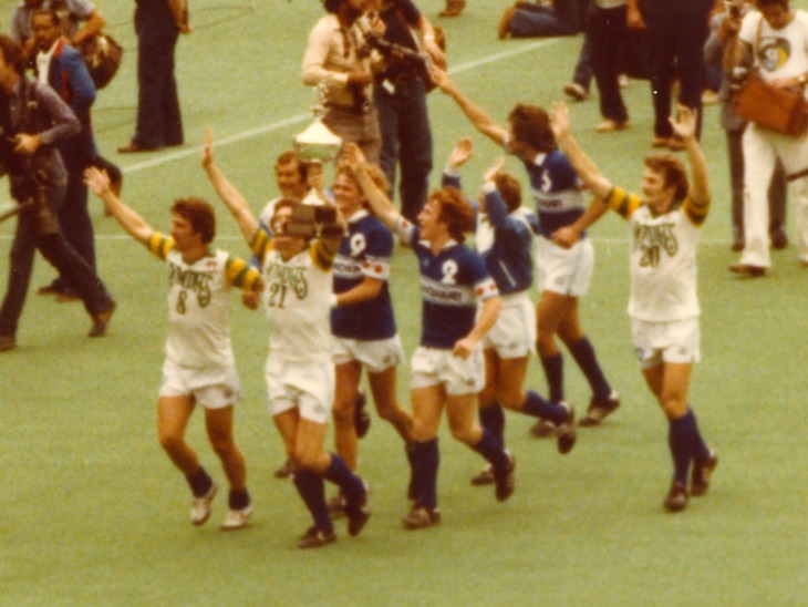 The Vancouver Whitecaps of 1979 celebrate the Soccer Bowl. (Canada Soccer)