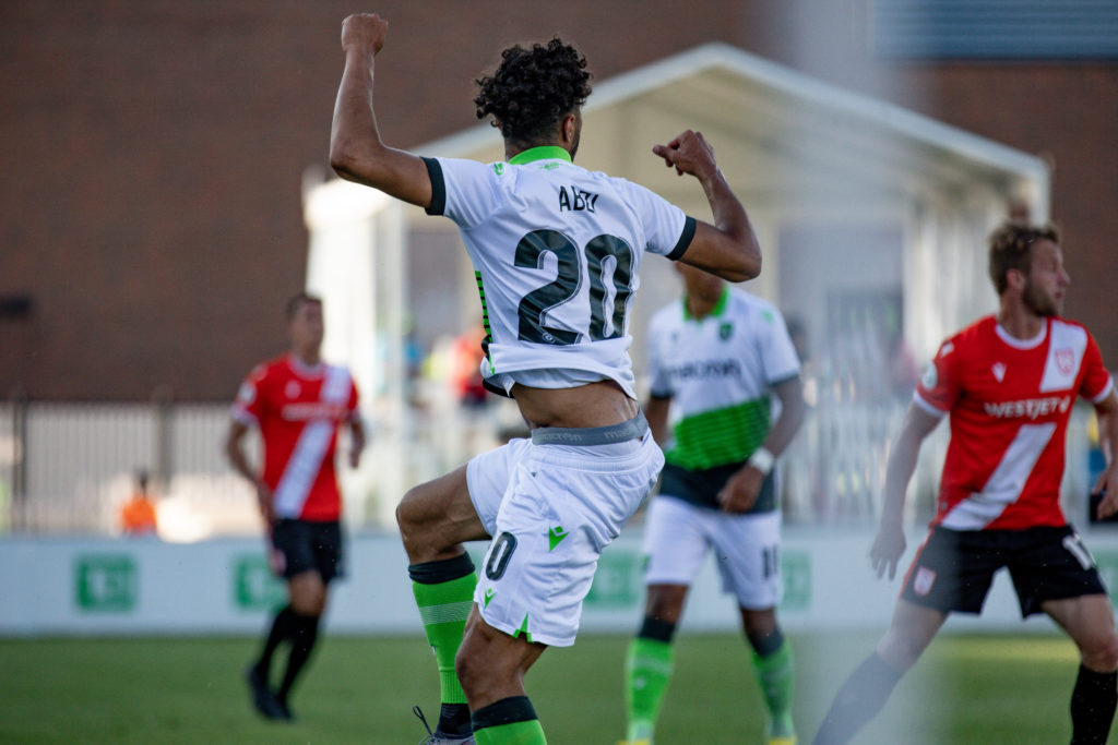 York9's Abzi in action vs. Cavalry. (Photo: Nora Stankovic).