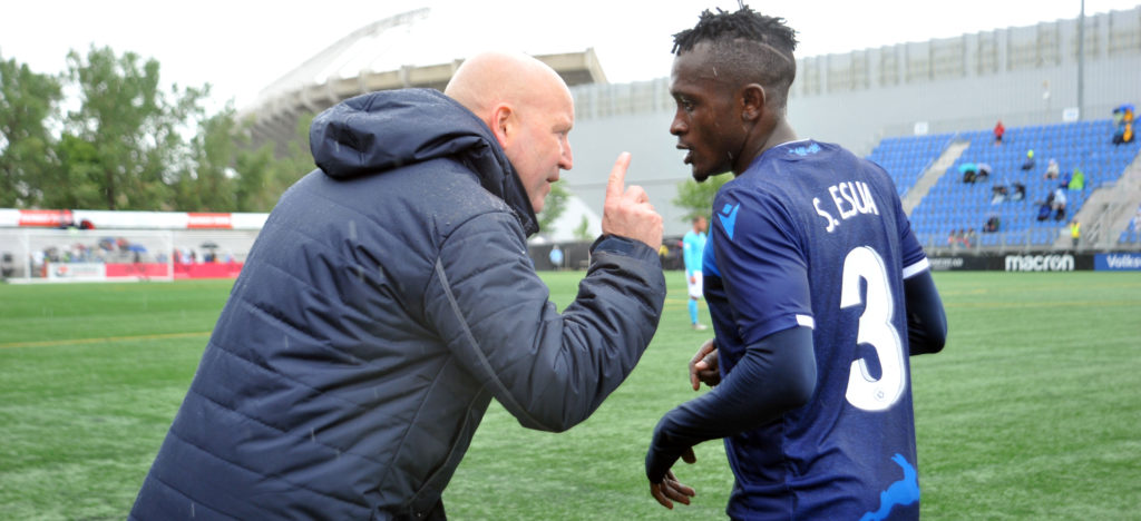 FC Edmonton head coach Jeff Paulus talks with FC Edmonton defender (3) Jeannot Esua. (Photo: Walter Tychnowicz-USA TODAY Sports for CPL).