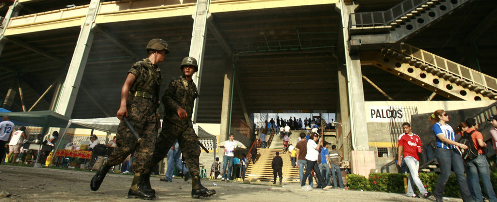 Soldiers patrol outside the Olimpic Metropolitano stadium before the 2010 World Cup qualifier soccer match between Honduras and Costa Rica in San Pedro Sula August 12, 2009. REUTERS/Juan Carlos Ulate (HONDURAS SPORT SOCCER MILITARY)