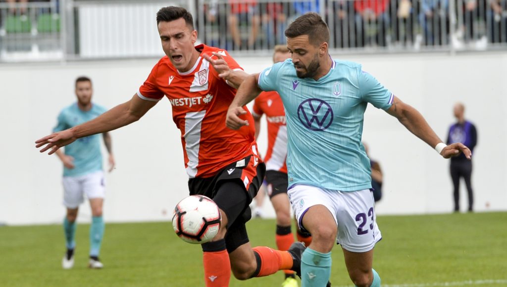 Cavalry FC's Dominick Zator battles for the ball with Pacific FC's Victor Blasco. (Mike Sturk/CPL). 