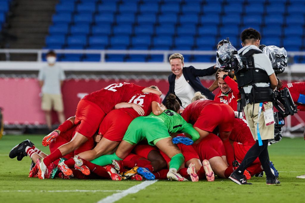 Canada celebrate their Olympic gold medal after Julia Grosso scored the winning penalty (Photo: Canada Soccer by Mexsport)