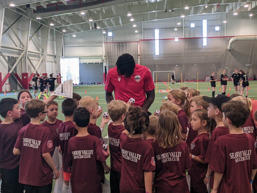 Atleti in the Community Zachary Roy and Junior Agyekum visit Seaway
